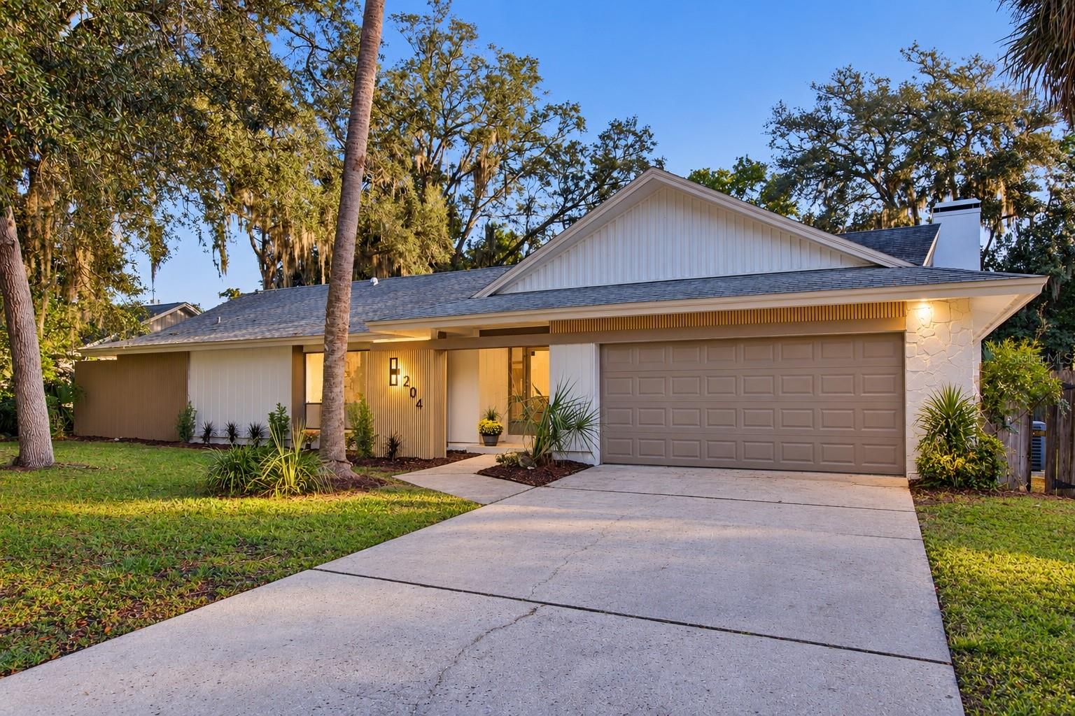 204 W RIDGEWOOD COURT