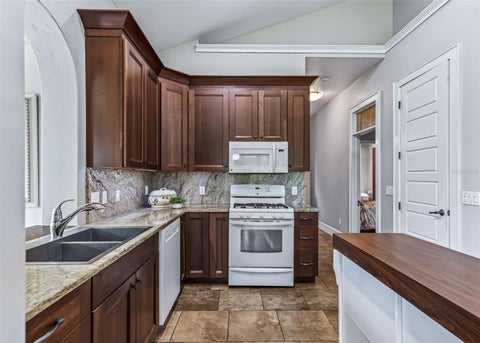 Tiny photo for 402 SW 127th Place, Ocala, FL 34473 (MLS # OM730520)