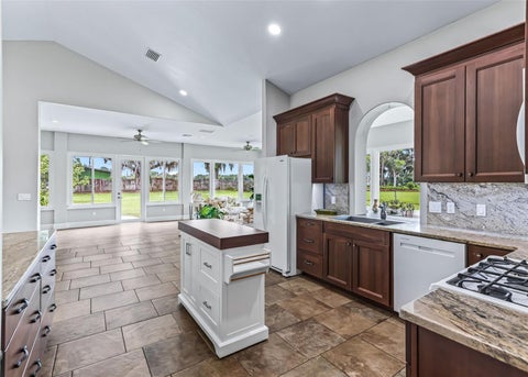Tiny photo for 402 SW 127th Place, Ocala, FL 34473 (MLS # OM730520)