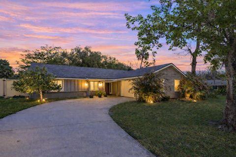 Photo of 905 Willow Run, Ormond Beach, FL 32174 (MLS # O6391349)