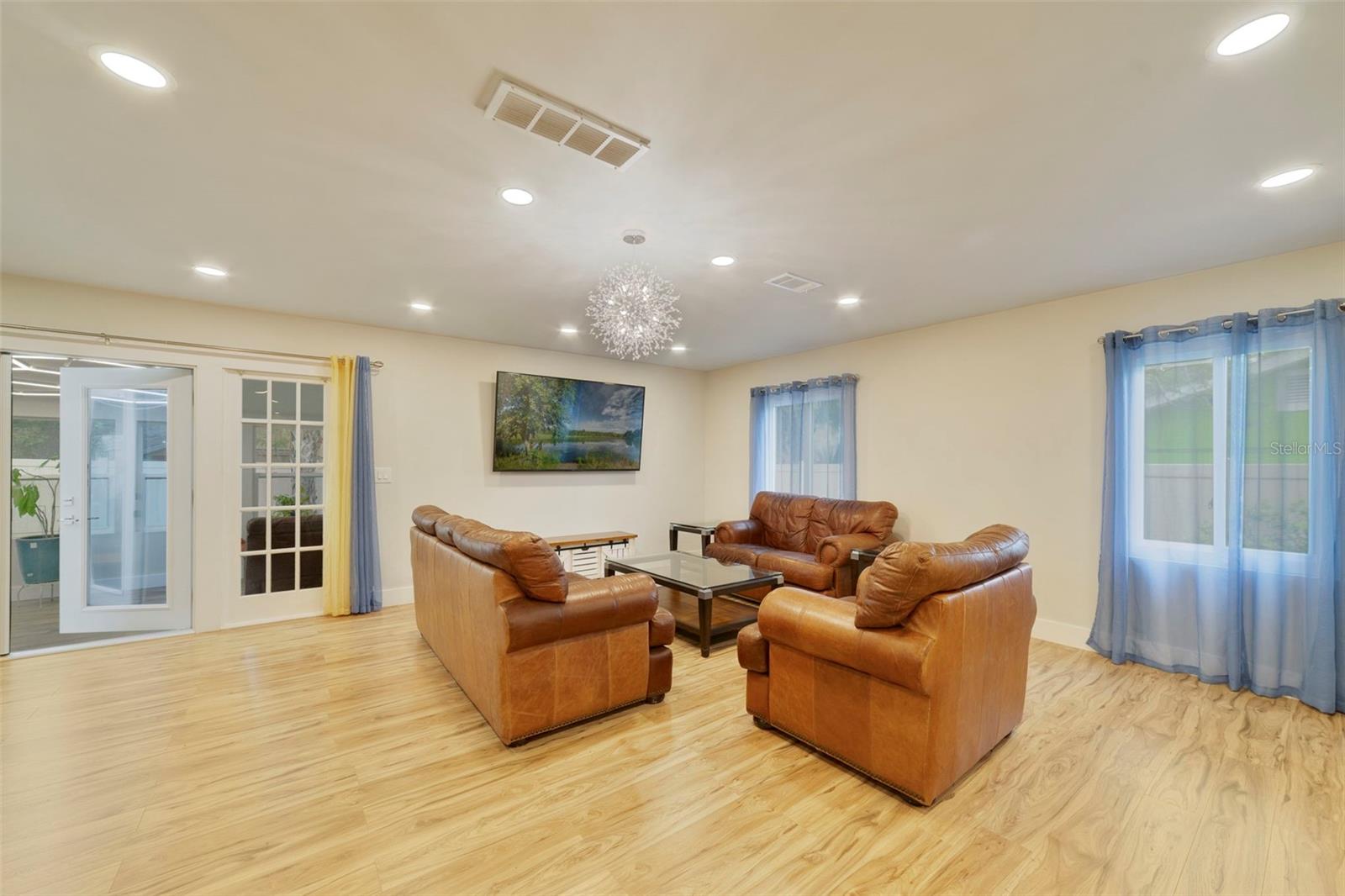 VILLAGE - Residential