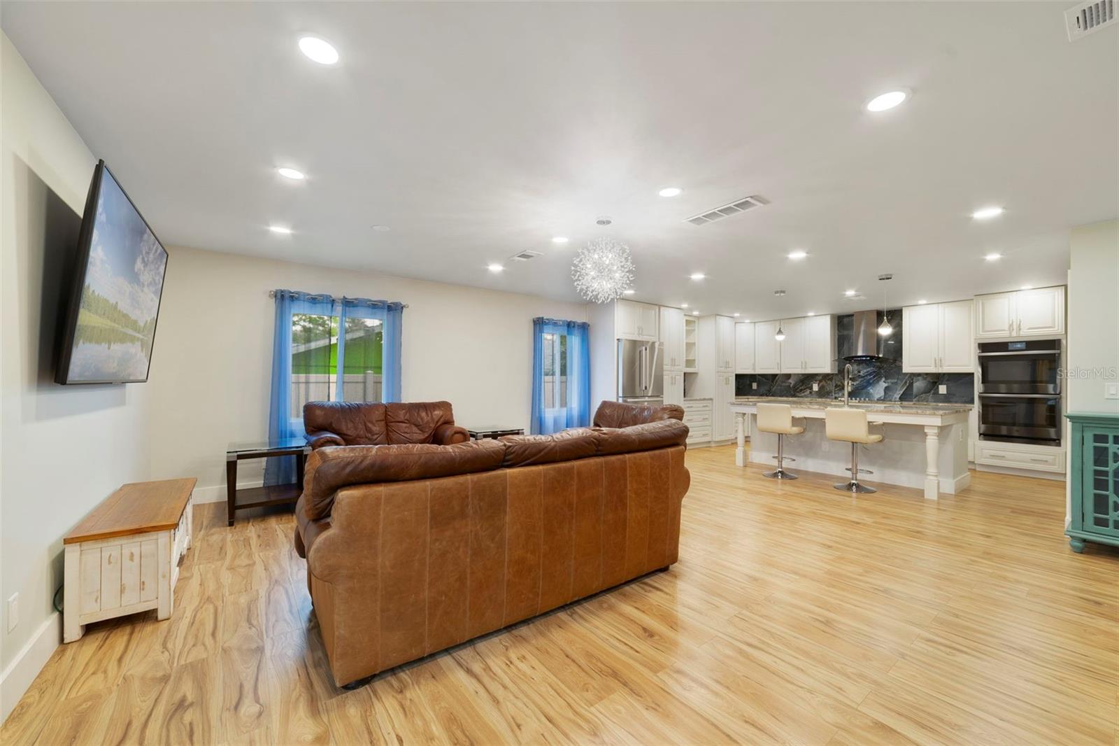 VILLAGE - Residential