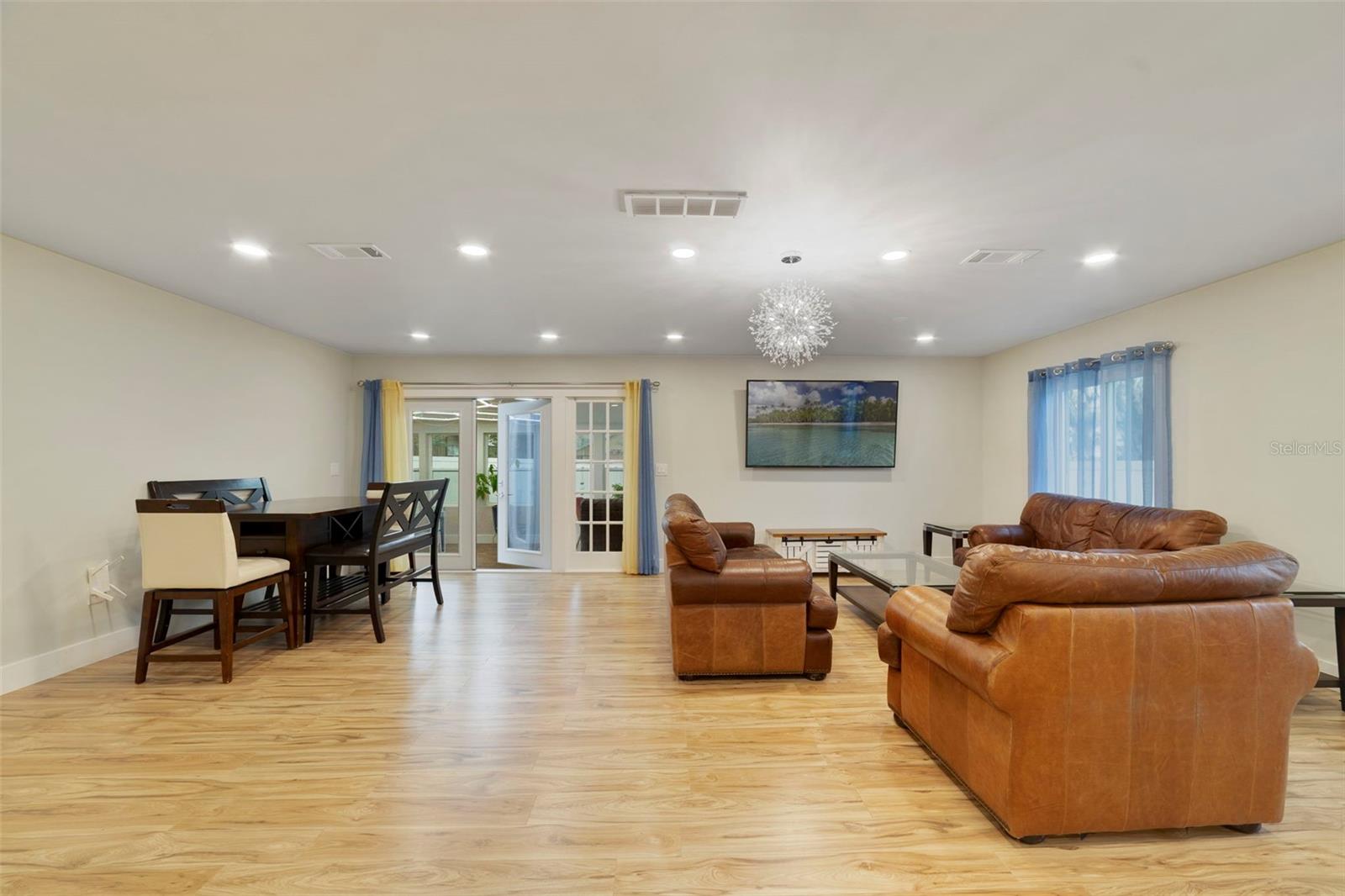 VILLAGE - Residential