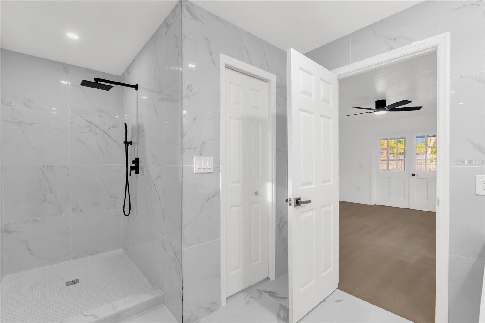 SLEEPY HOLLOW 1ST ADD - Residential