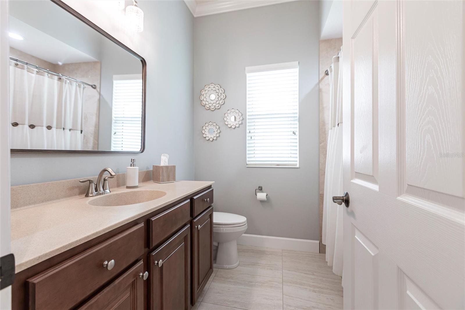 PELICAN POINTE GOLF & CNTRY CL - Residential