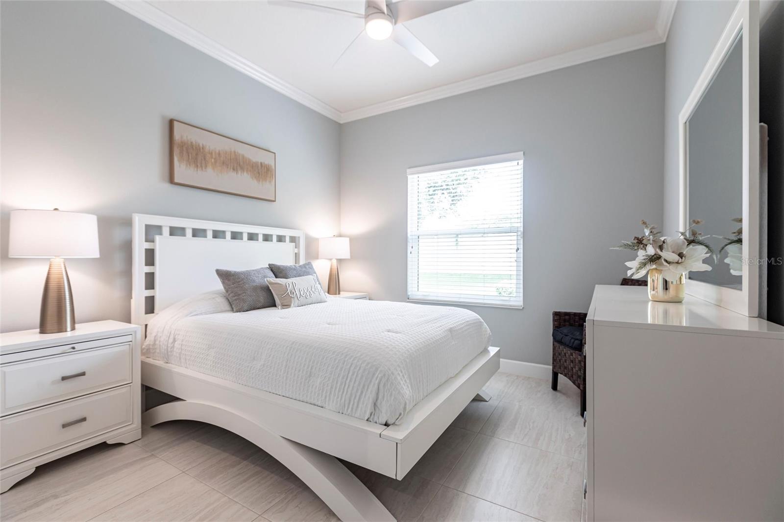 PELICAN POINTE GOLF & CNTRY CL - Residential