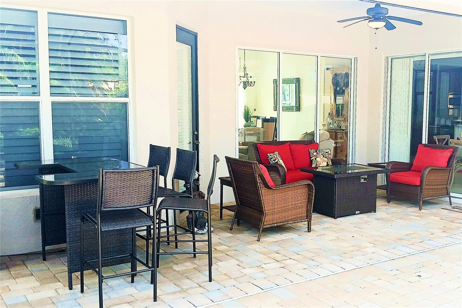 PELICAN POINTE GOLF & CNTRY CL - Residential