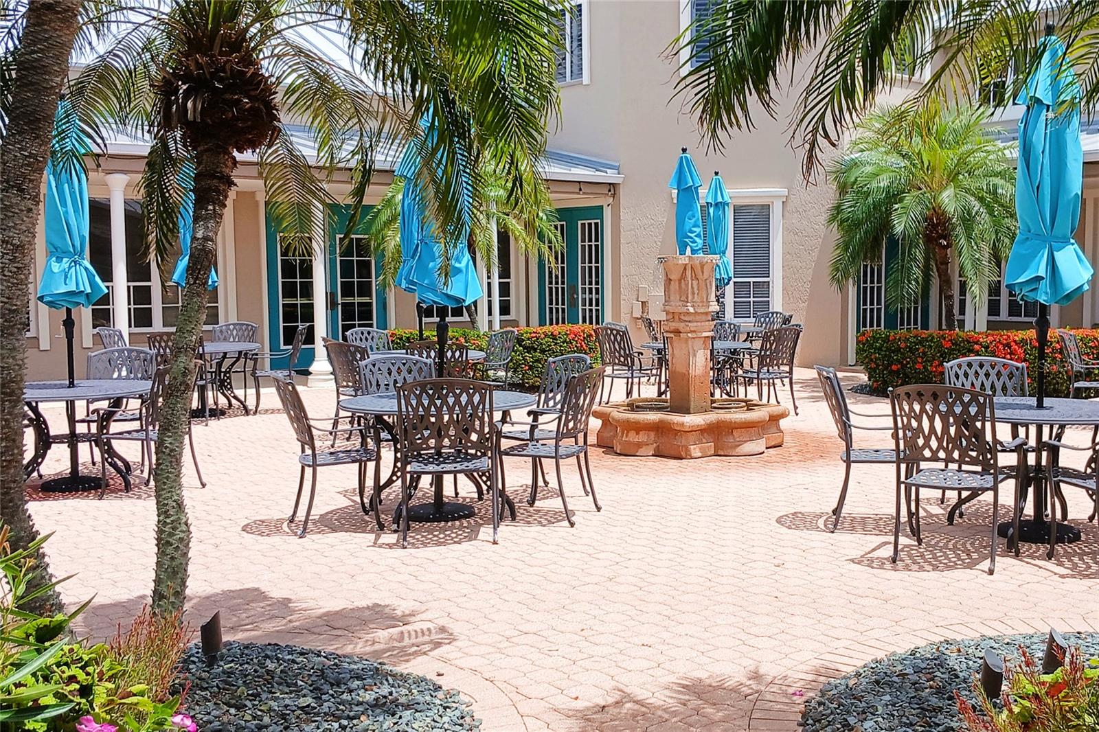 PELICAN POINTE GOLF & CNTRY CL - Residential