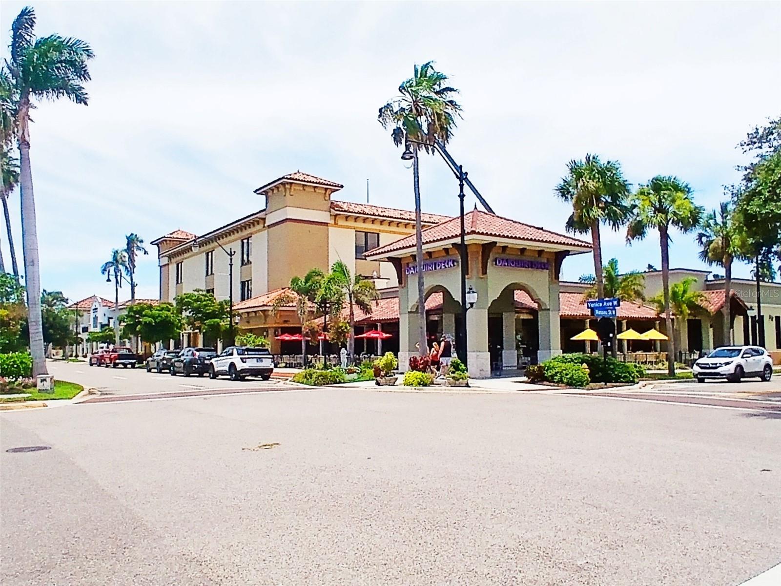 PELICAN POINTE GOLF & CNTRY CL - Residential