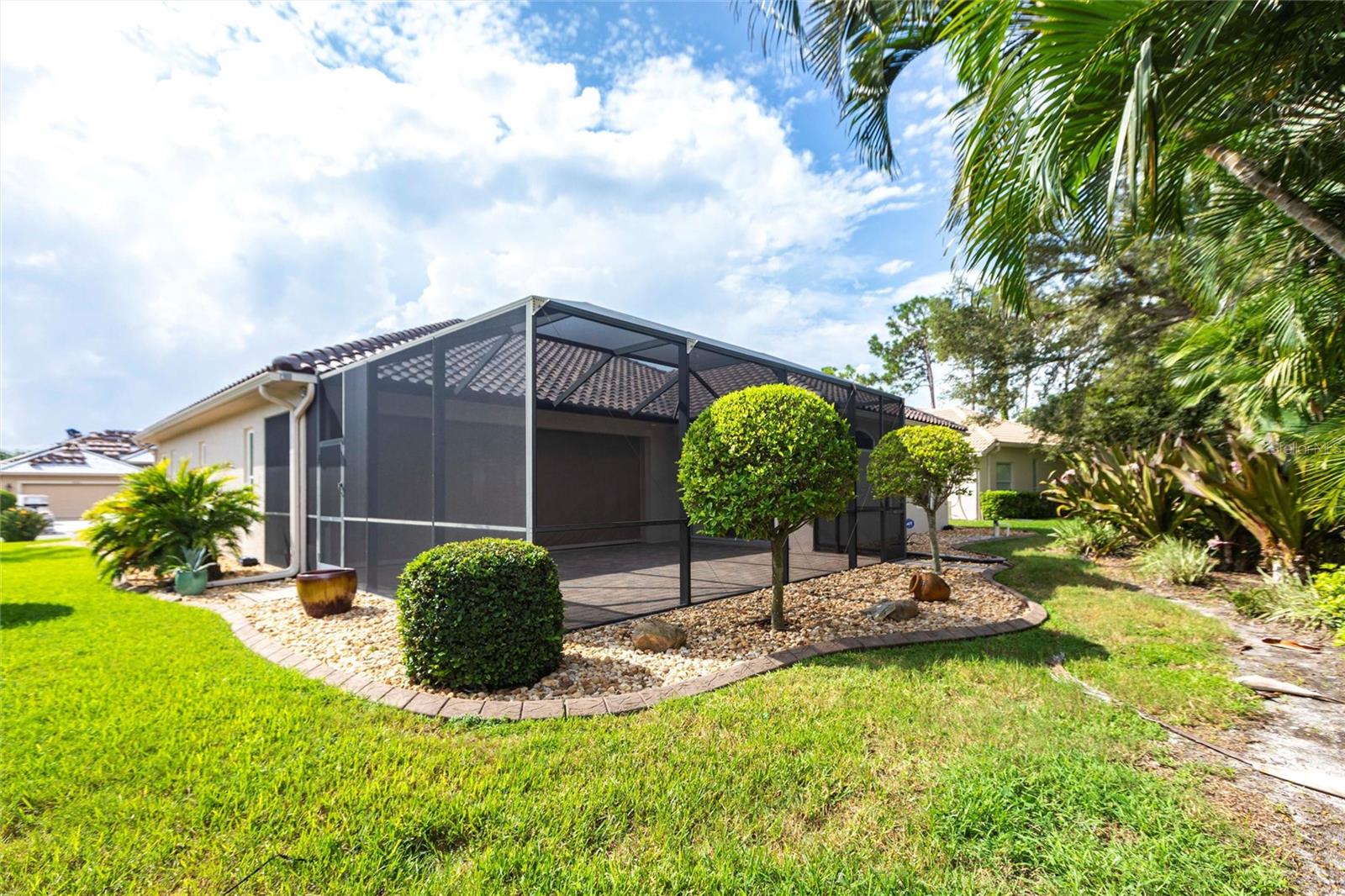PELICAN POINTE GOLF & CNTRY CL - Residential