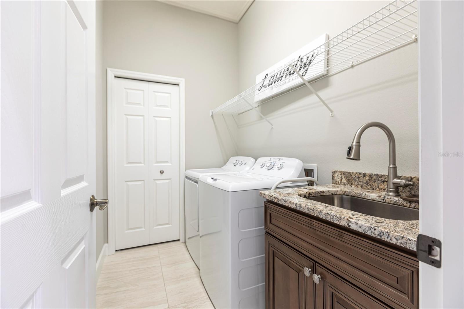 PELICAN POINTE GOLF & CNTRY CL - Residential