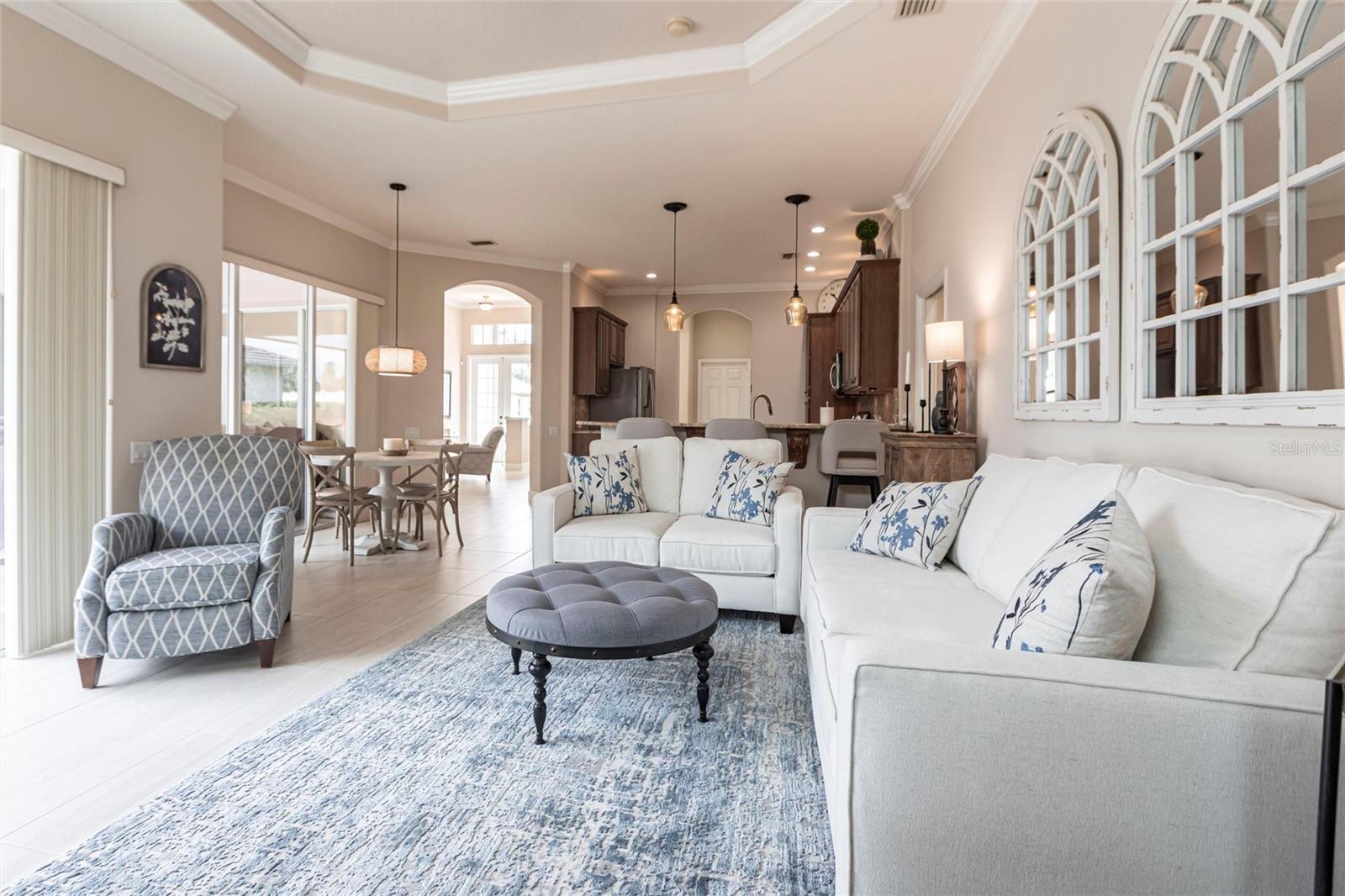 PELICAN POINTE GOLF & CNTRY CL - Residential