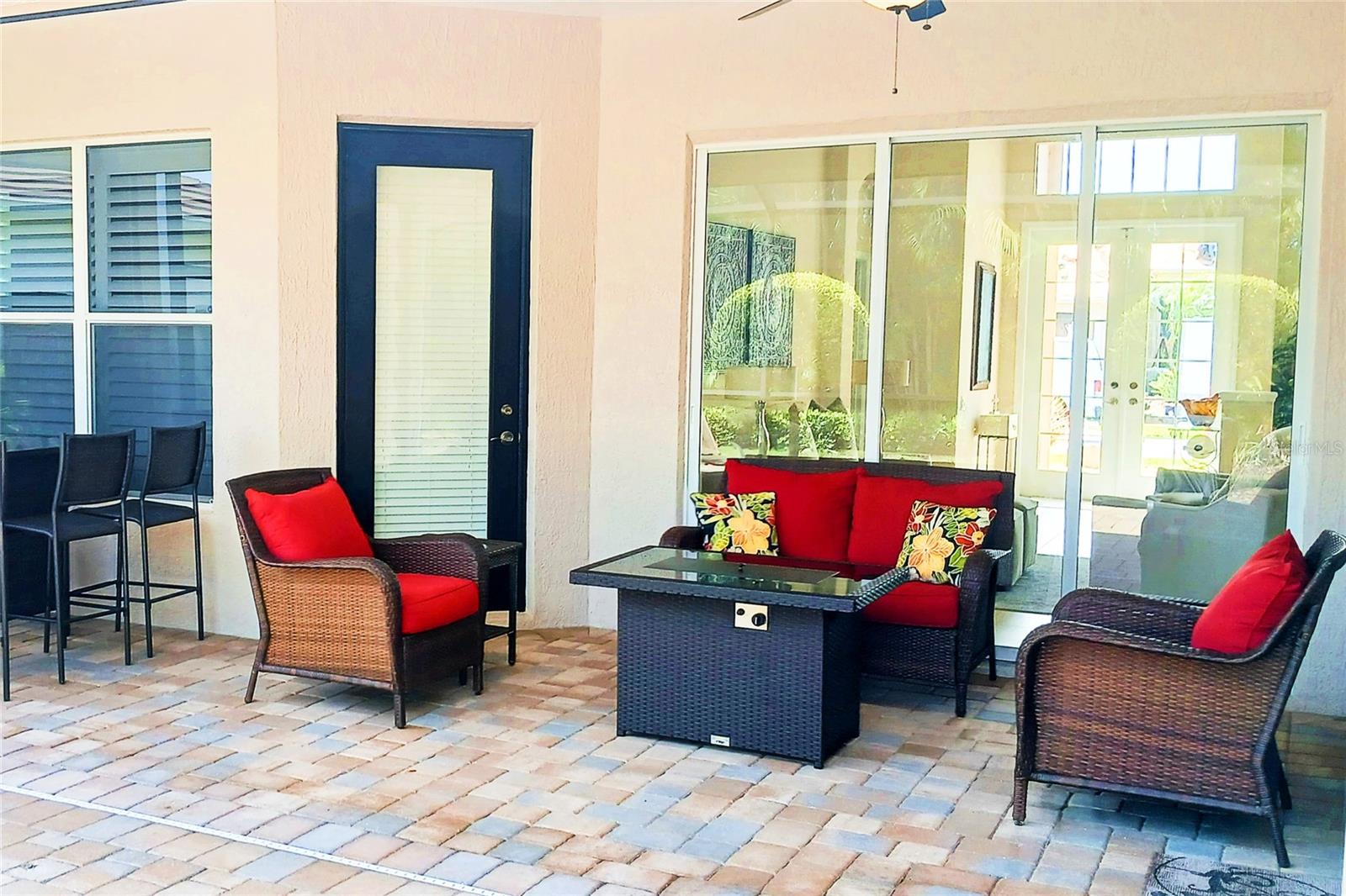 PELICAN POINTE GOLF & CNTRY CL - Residential
