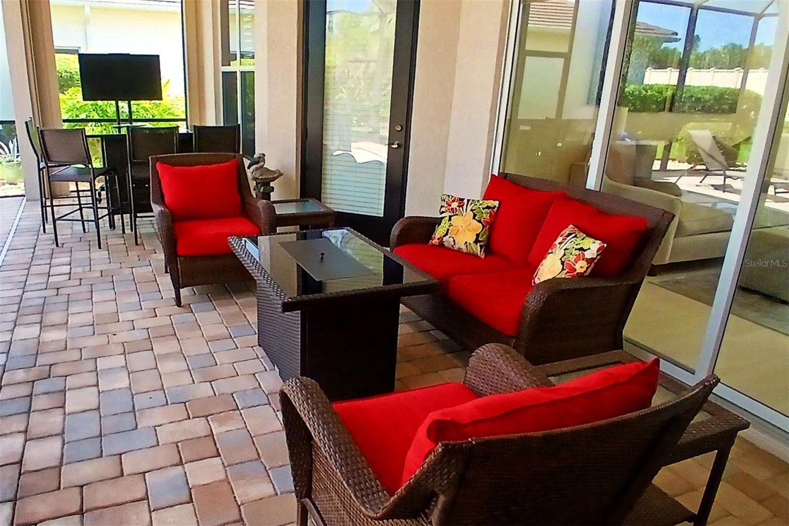 PELICAN POINTE GOLF & CNTRY CL - Residential