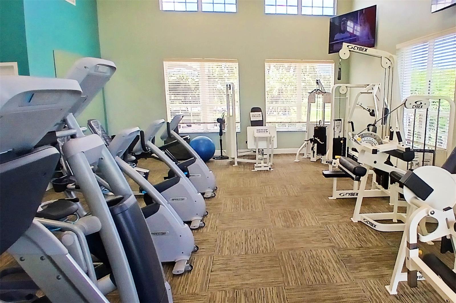 PELICAN POINTE GOLF & CNTRY CL - Residential