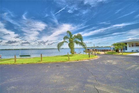 A home in AUBURNDALE