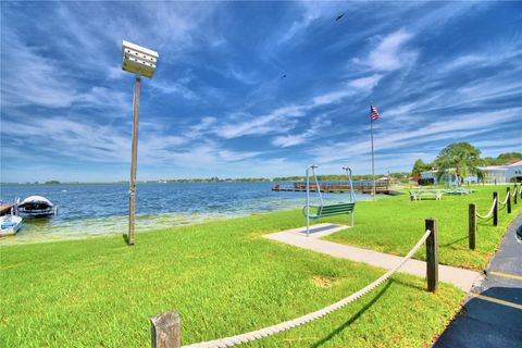 A home in AUBURNDALE