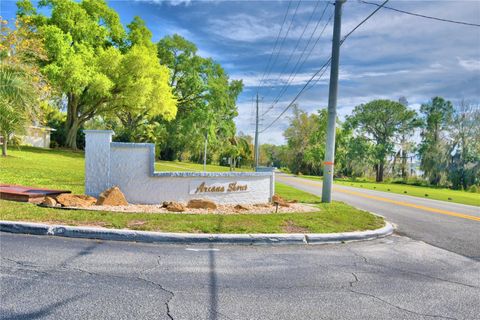 A home in AUBURNDALE