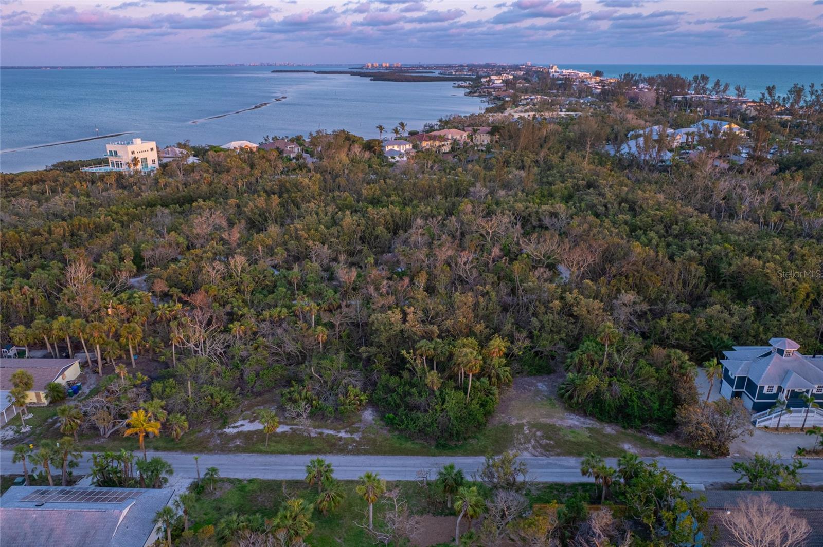 BAILEY-DOBSON - Land