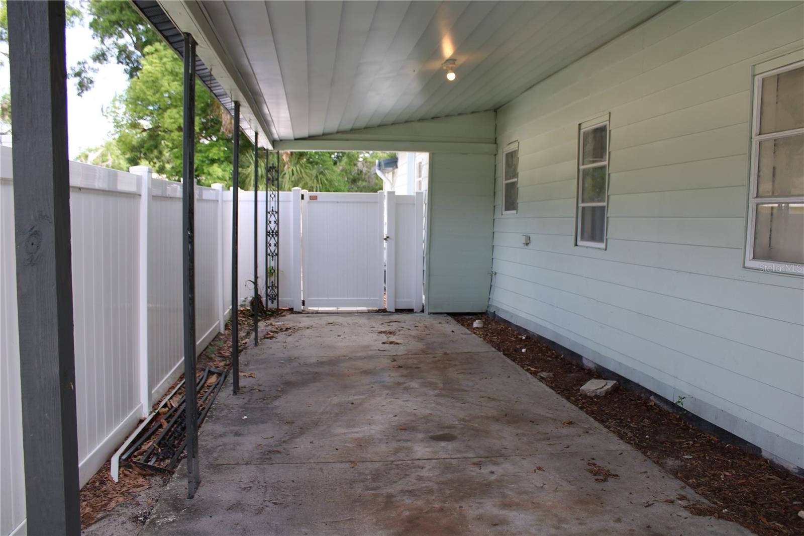 1106 E DR MARTIN LUTHER KING JR BOULEVARD