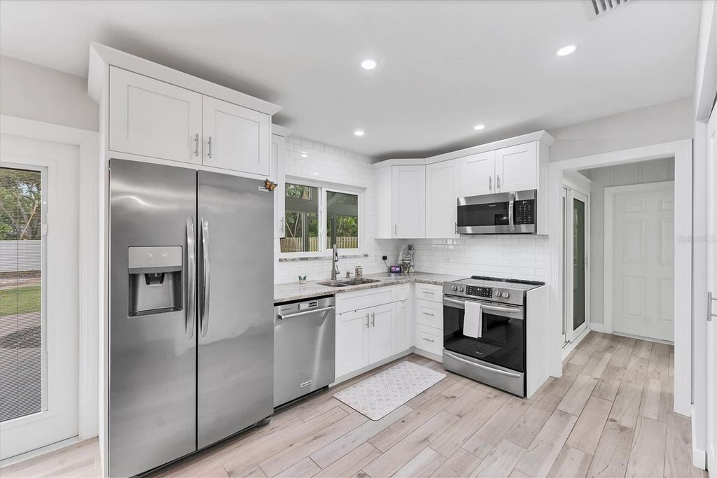 Photo of 121 32nd Street W, Bradenton, FL 34205 (MLS # A4665891)