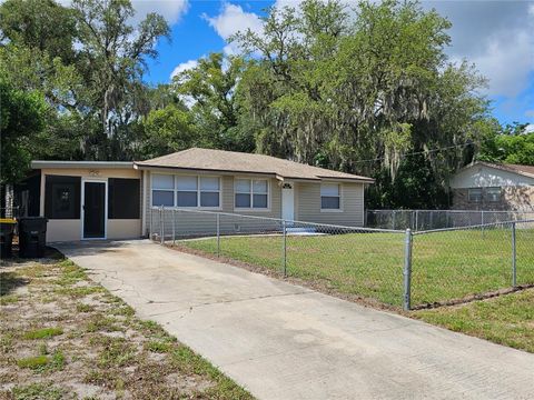 Single Family Residence in ORANGE CITY FL 310 BROOKLYN AVENUE 1.jpg