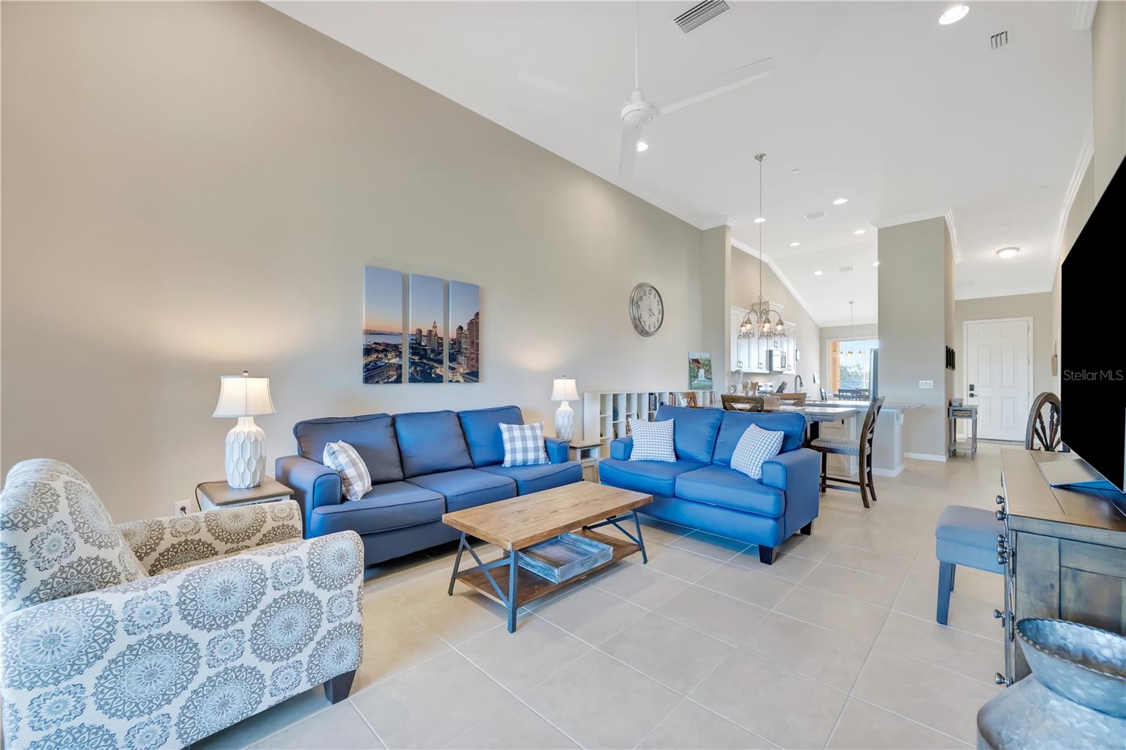 BACCIANO II AT ESPLANADE LWR PH 21 - Residential