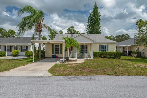 A home in LAKE WALES