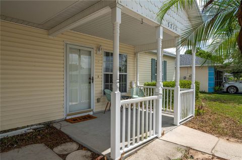 A home in LAKE WALES