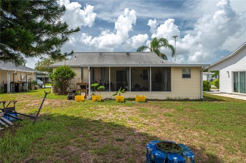 A home in LAKE WALES