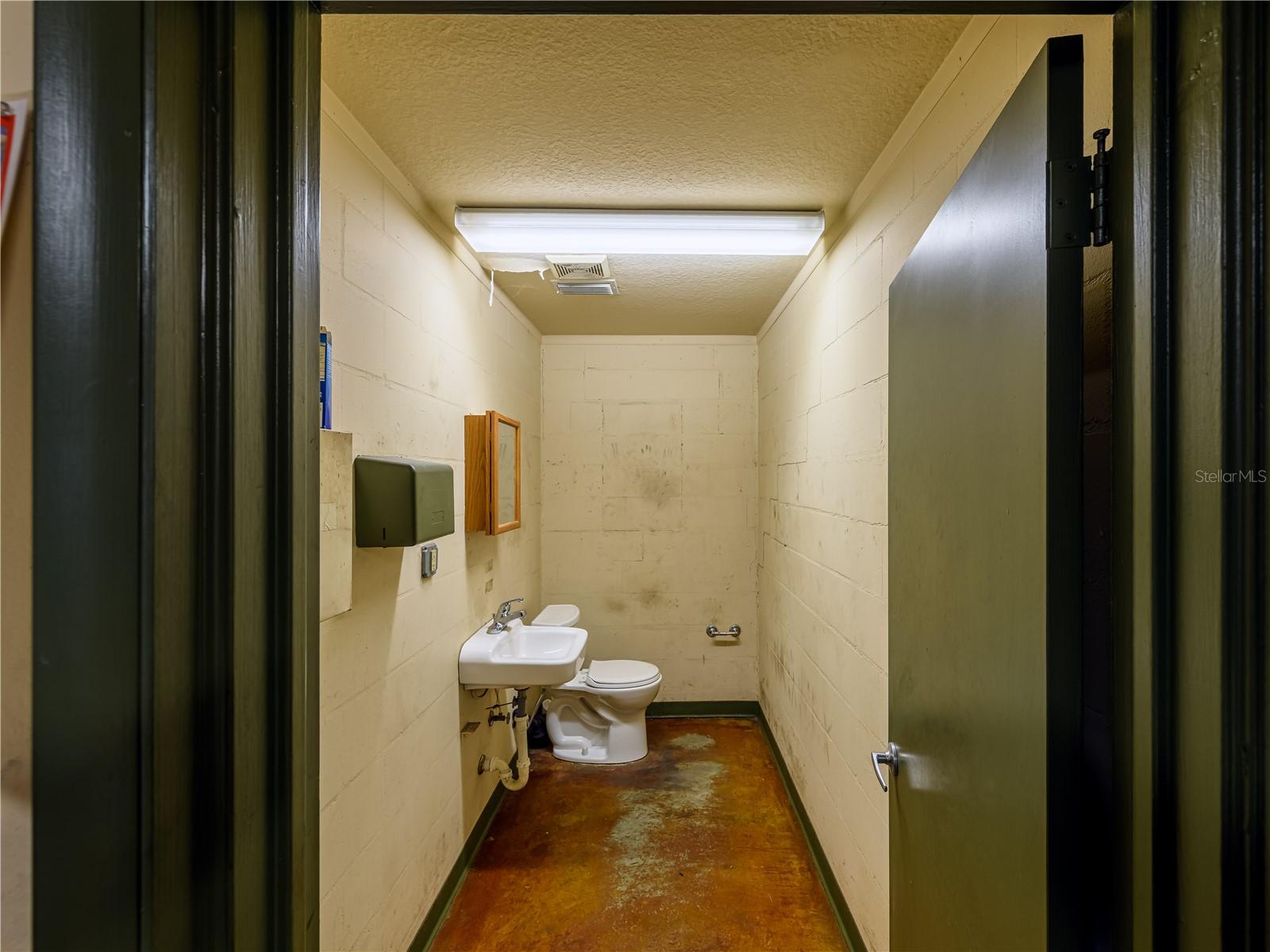 DREW PARK RE OF - Commercial Sale