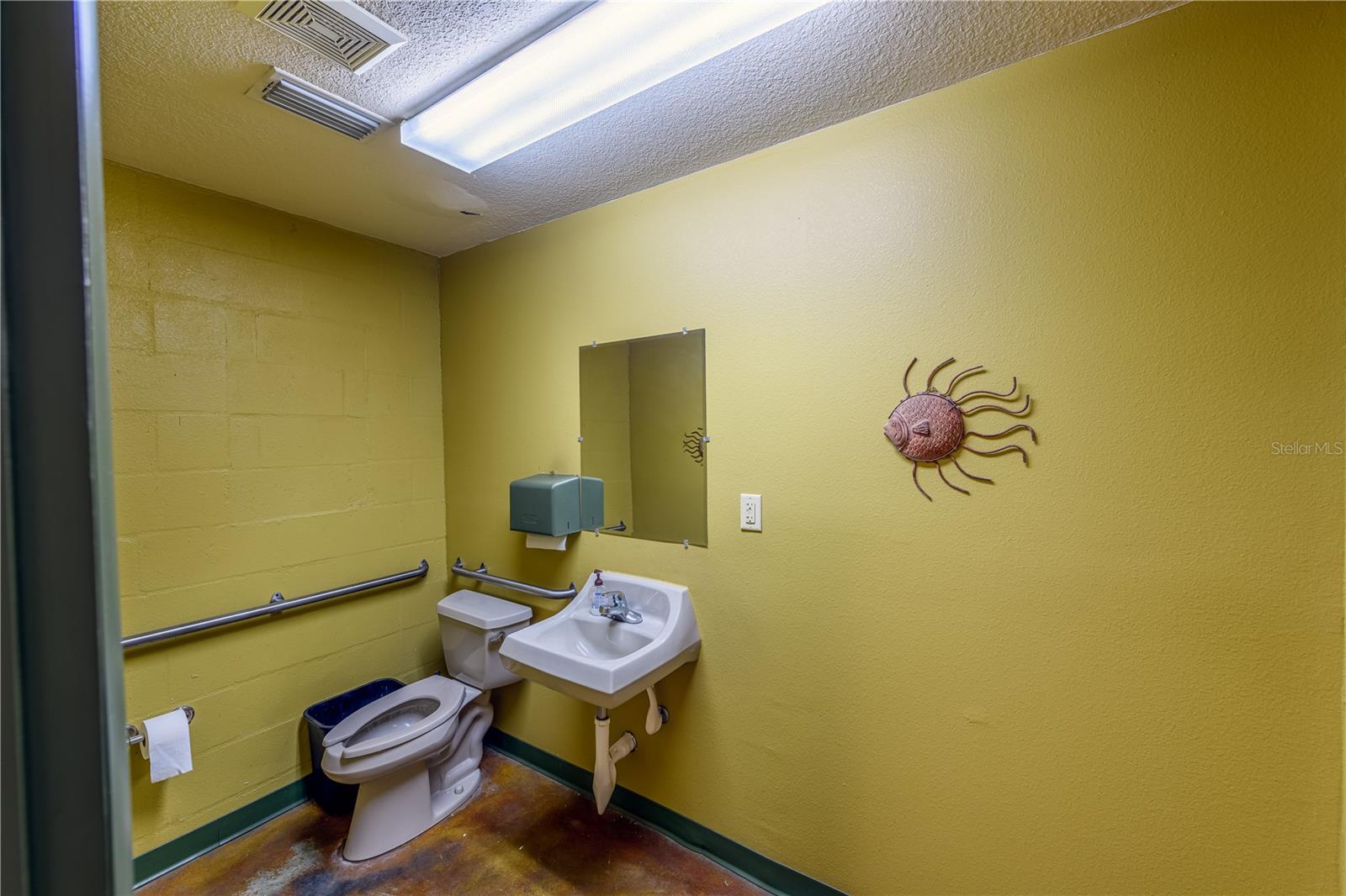 DREW PARK RE OF - Commercial Sale