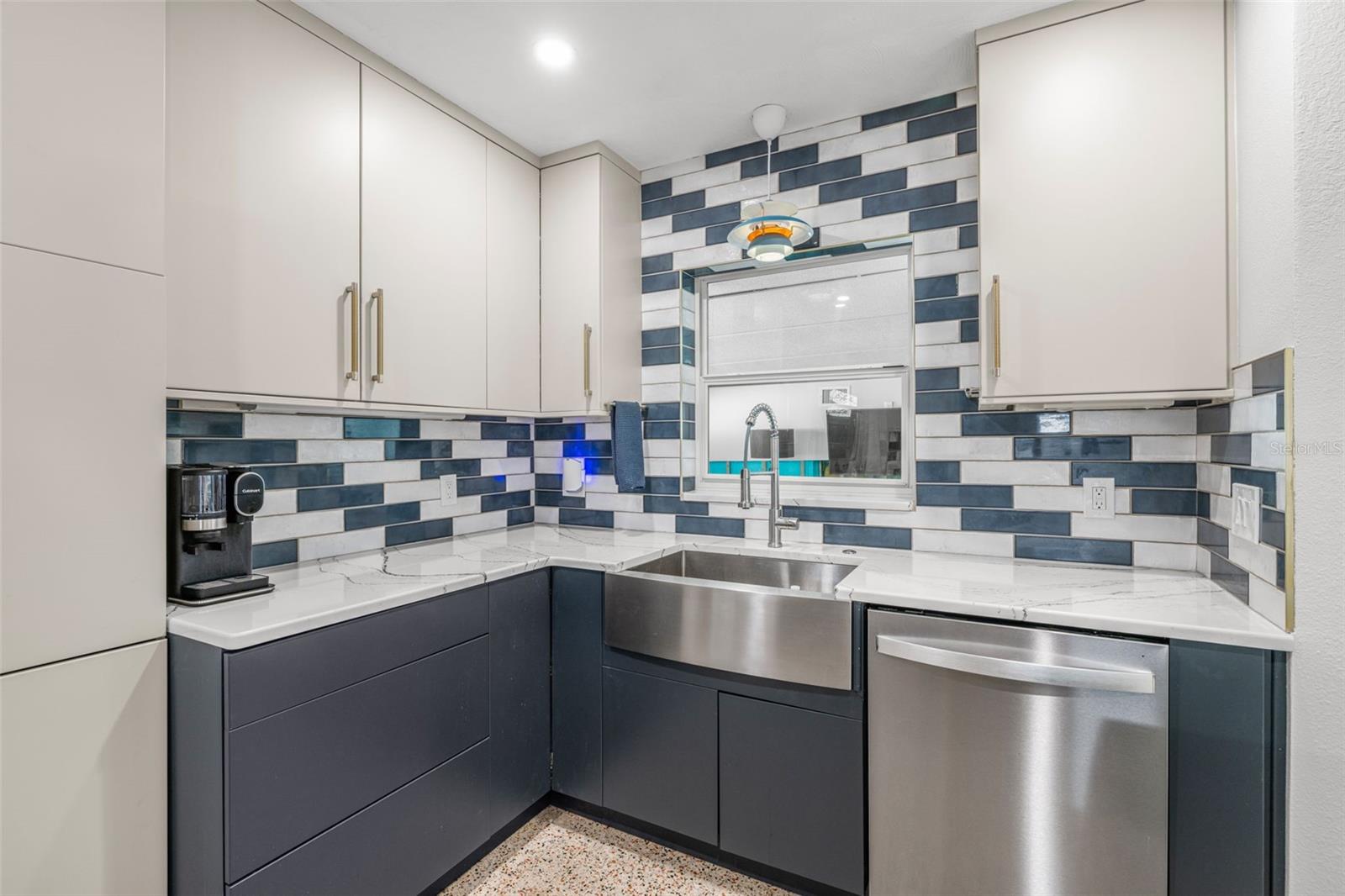 PASADENA SHORES - Residential