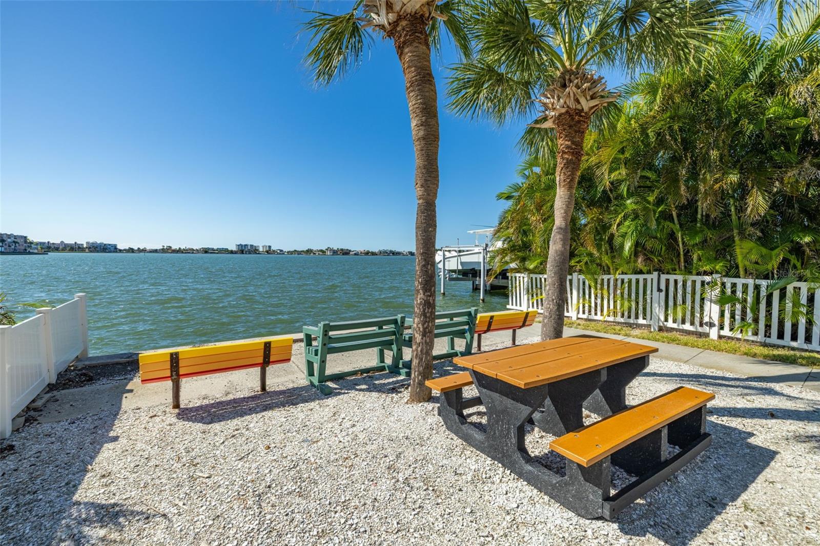 PASADENA SHORES - Residential