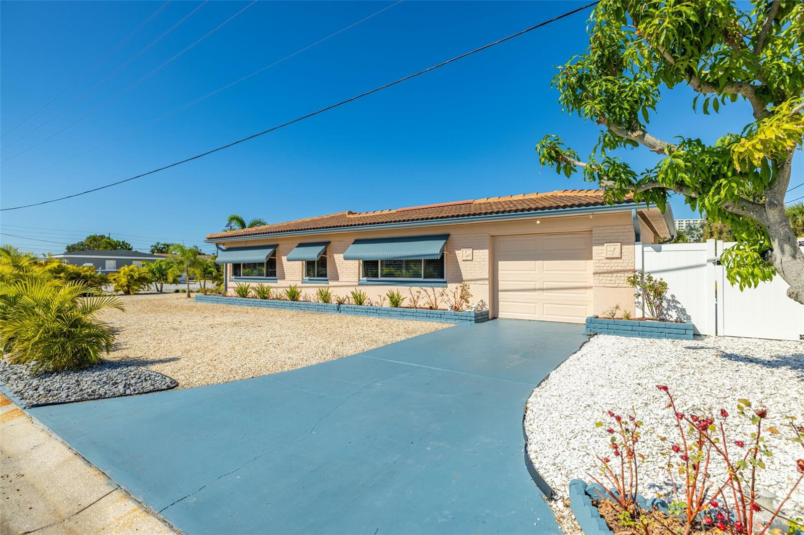 PASADENA SHORES - Residential