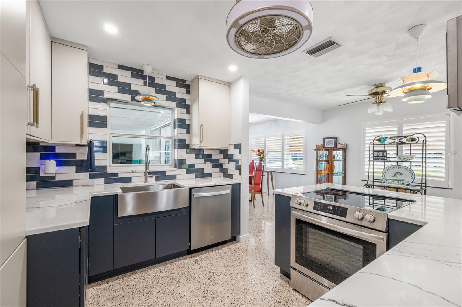 PASADENA SHORES - Residential