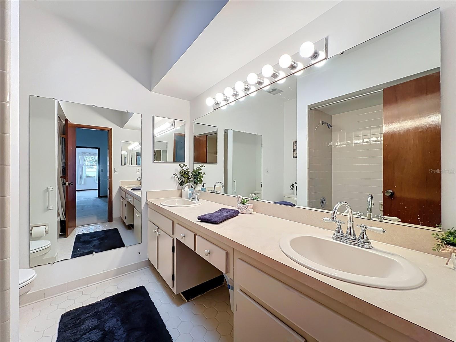 WEDGEWOOD TENNIS VILLAS - Residential