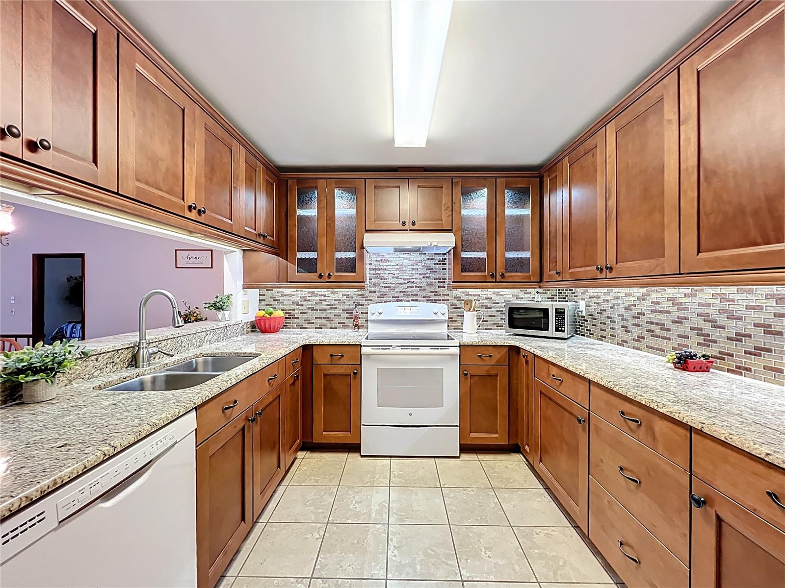 WEDGEWOOD TENNIS VILLAS - Residential