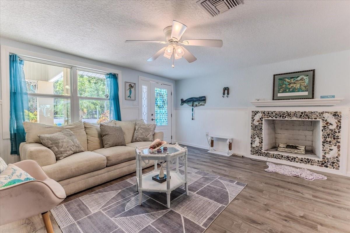 WEEKI WACHEE GARDENS - Residential