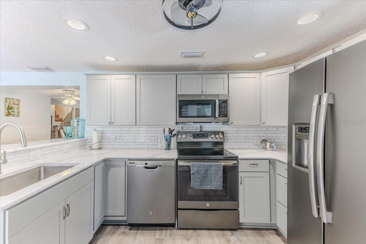 WEEKI WACHEE GARDENS - Residential