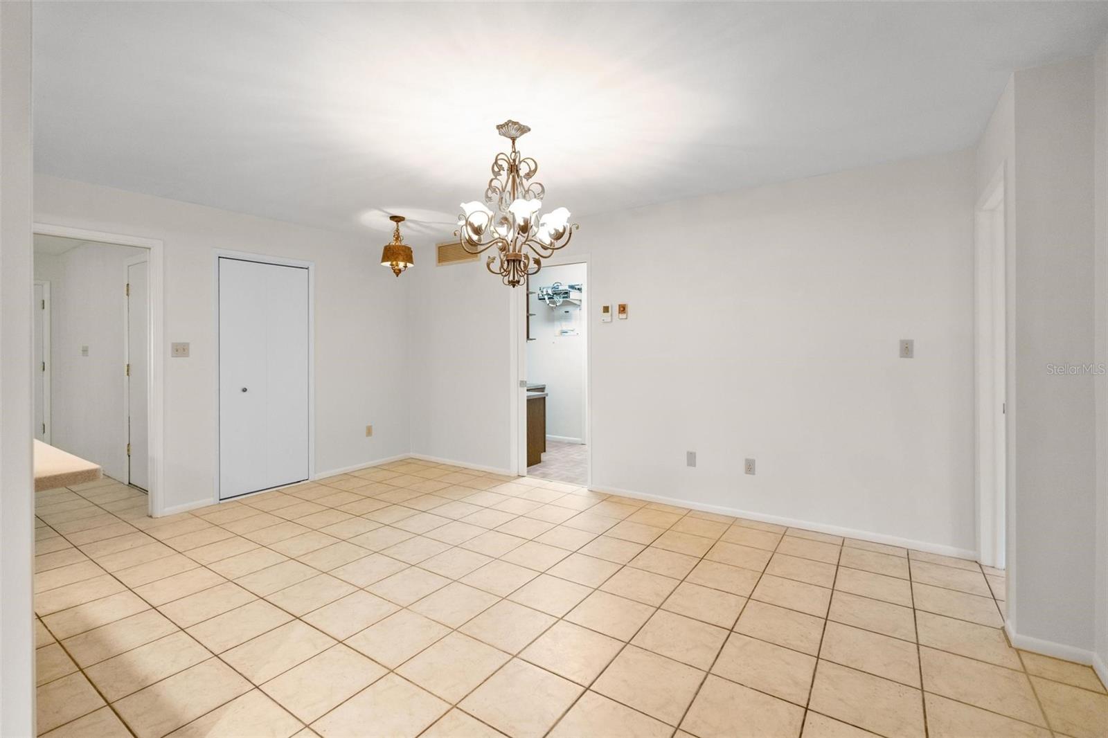 DOUGLAS MANOR PARK 1ST ADD - Residential