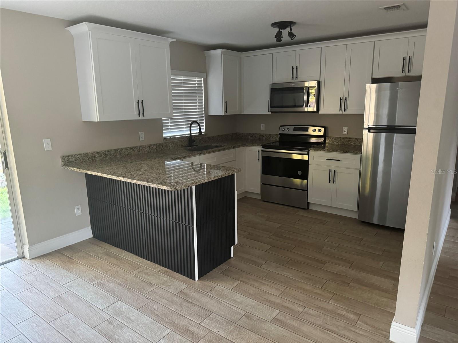 225 W 2ND ST