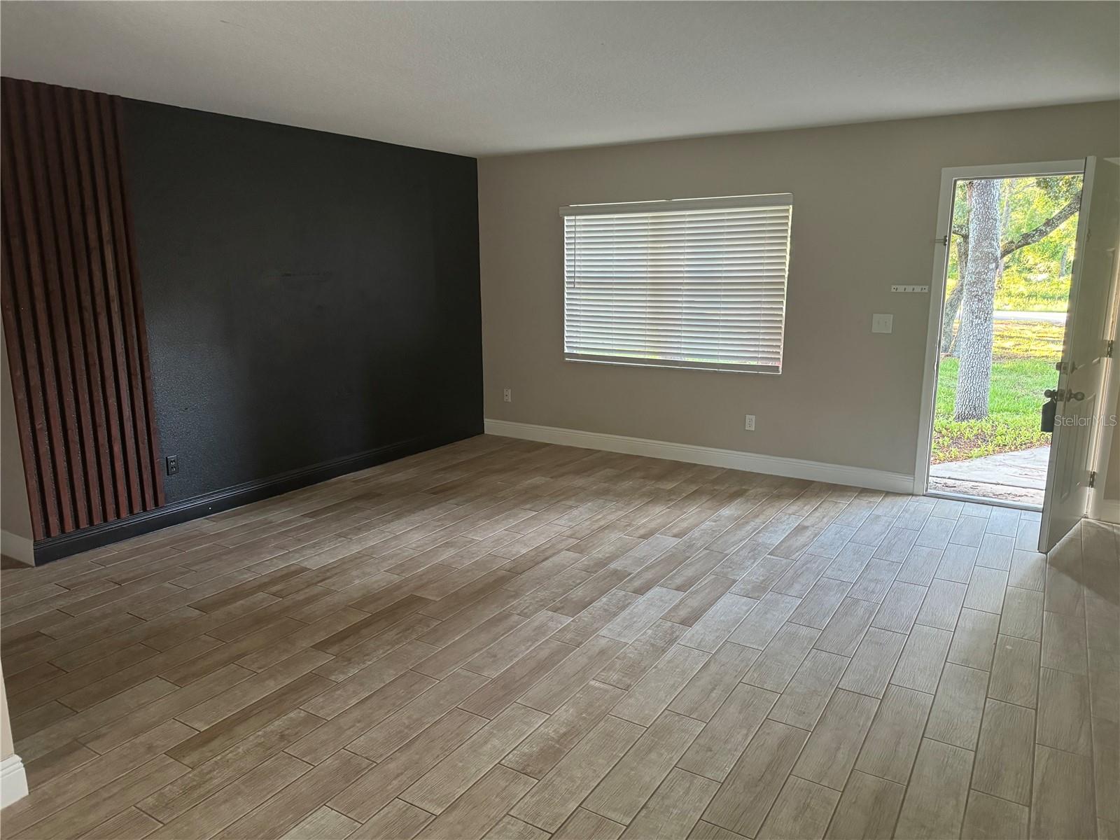 225 W 2ND ST