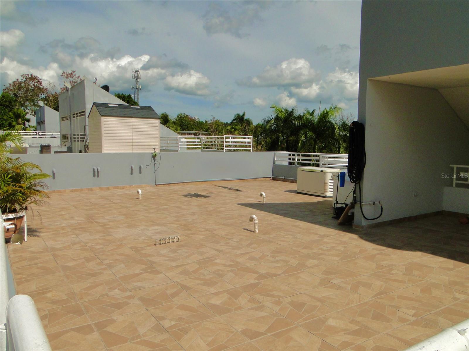 BEVERLY HILLS COURT - Residential