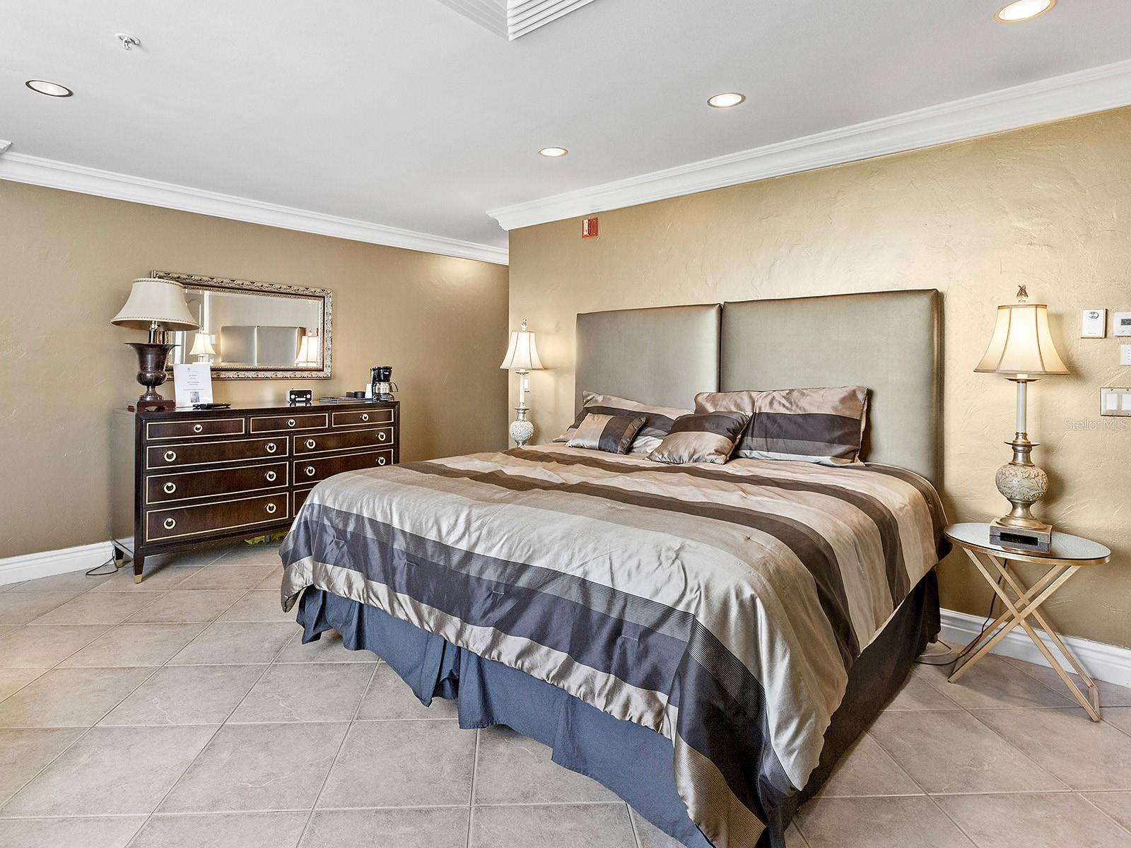 MARINA TOWER - Residential