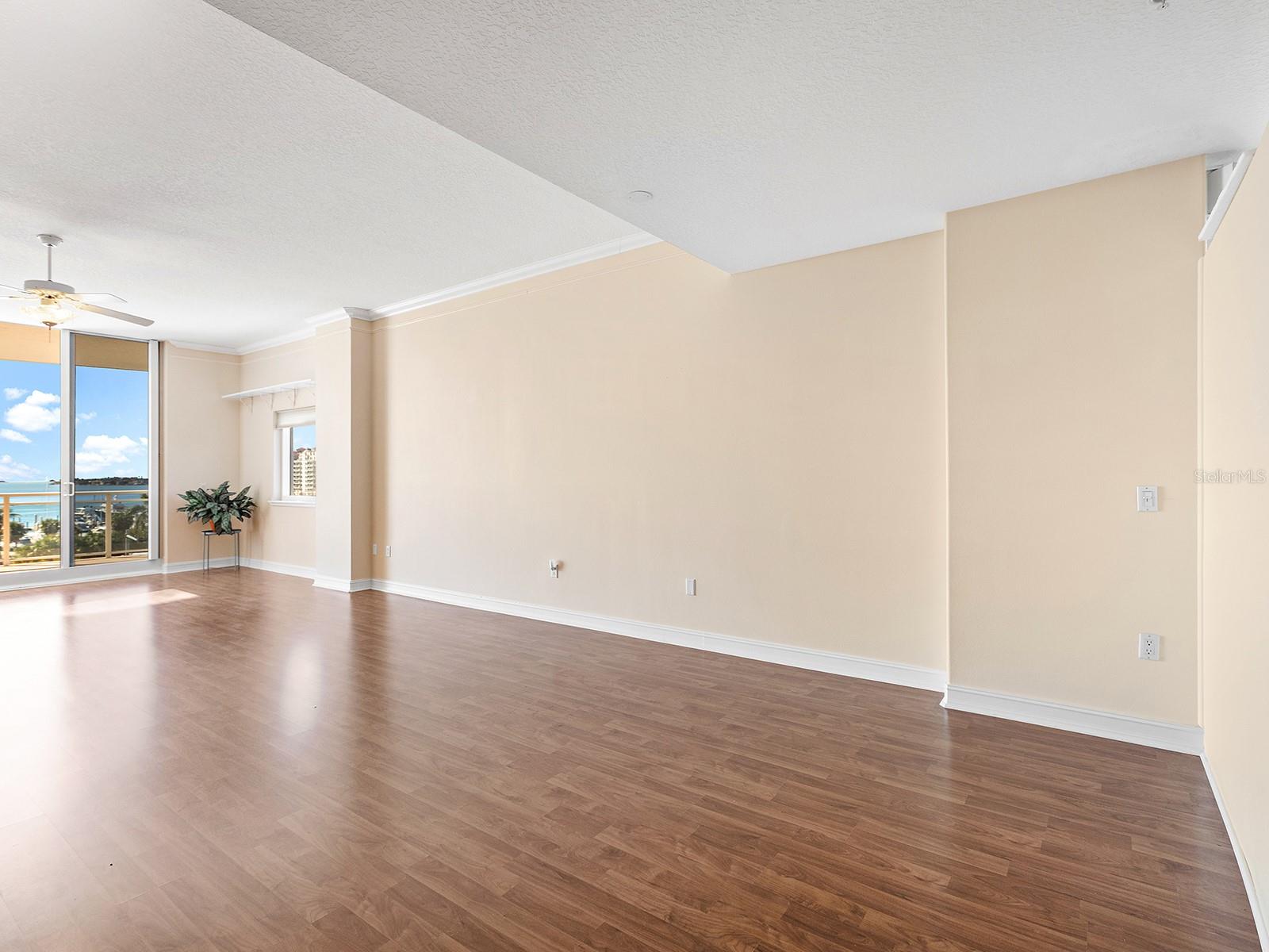 MARINA TOWER - Residential