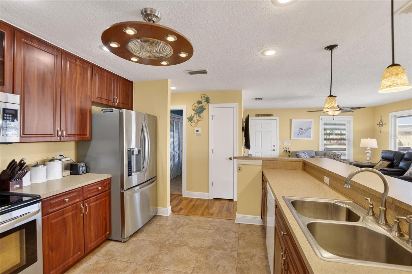 HUDSON BEACH ESTATES - Residential