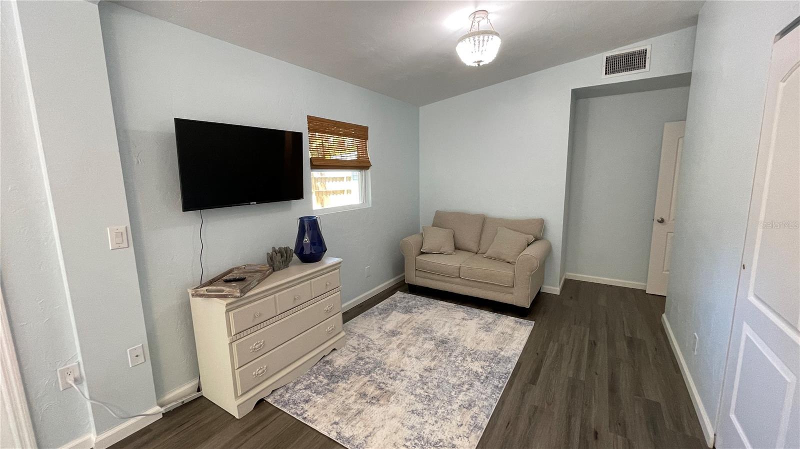 PAVER PARK ESTATES - Residential Lease