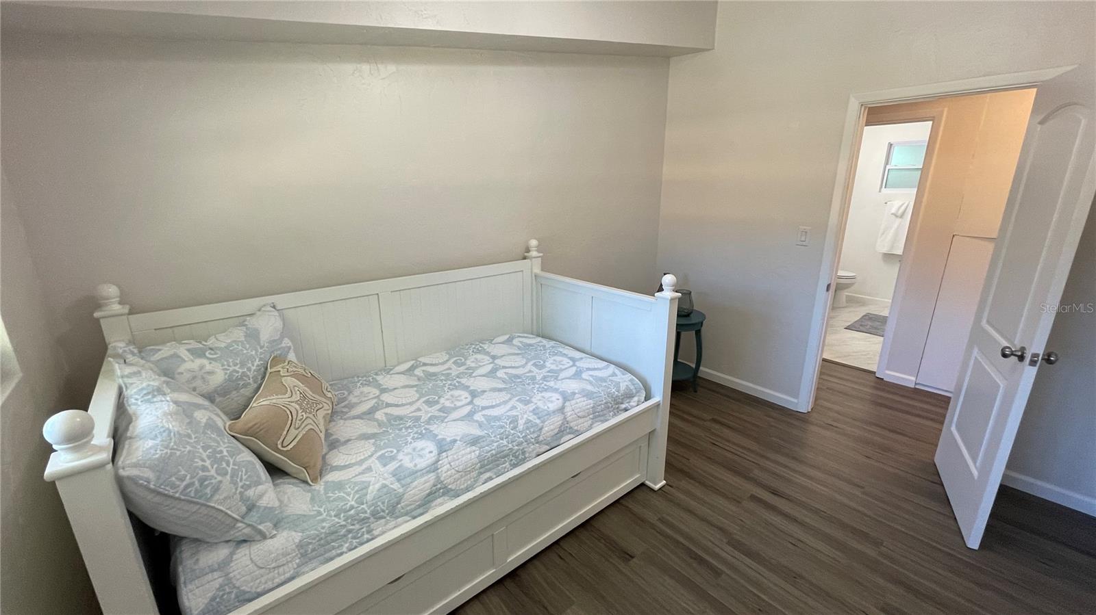 PAVER PARK ESTATES - Residential Lease