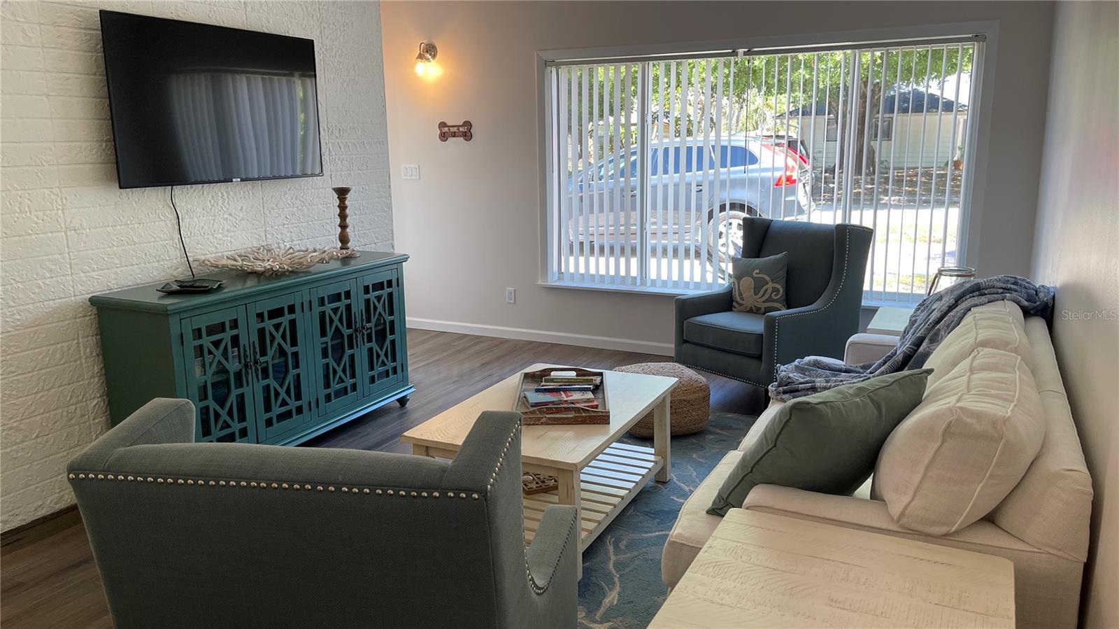 PAVER PARK ESTATES - Residential Lease